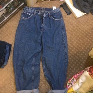 Abercrombie and Fitch mom jeans